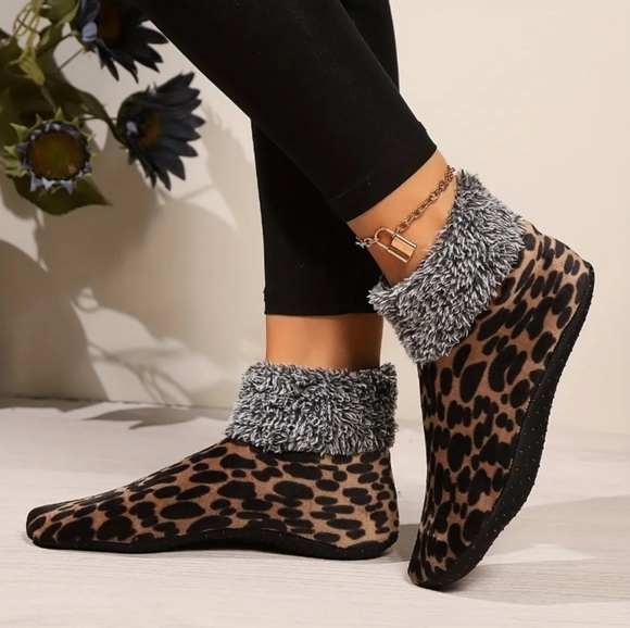 Plush Leopard print Fuzzy Trim Anti-Slip Thermal Slipper Socks - Picture 2 of 5